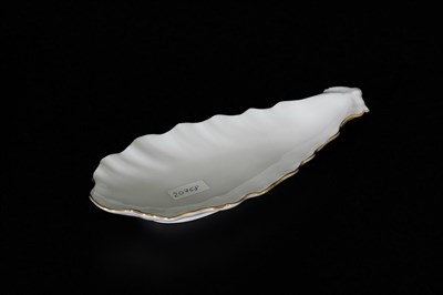 Блюдо (Селедочница) Queen's Crown Белый узор 20см - фото 18544