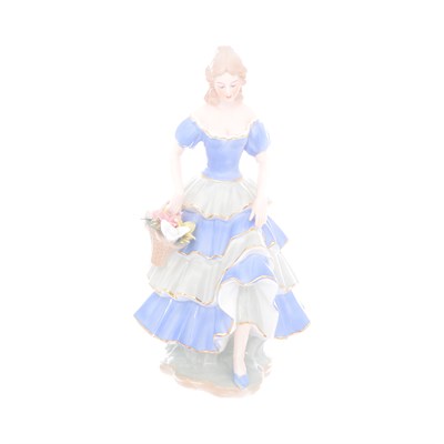 Статуэтка Royal Classics Девушка с корзинкой цветов 30 см - фото 56441