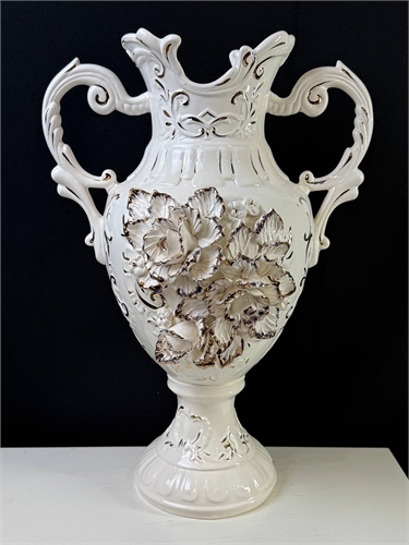 Ваза 52 см Астория белая с розами (лепка) 000737 - фото 97534