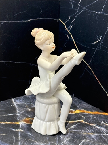 Фигурка "Балерина белая (тянет ногу) 17 см 001142 - фото 97588