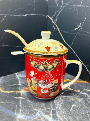 Кружка Новогодняя с крышкой, ситечком и ложкой 001076 - фото 98650