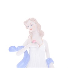 Статуэтка Royal Classics Девушка с розой 30 см