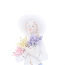 Статуэтка Royal Classics Девушка с цветами 30 см