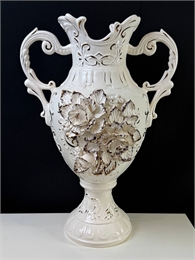 Ваза 52 см Астория белая с розами (лепка) 000737