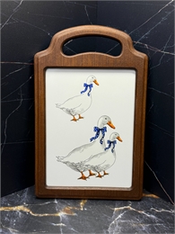 Декоративная доска Гуси (ручка дугой) / Два стоят, один в наклоне / прямоугольная / 28х18 см 001044